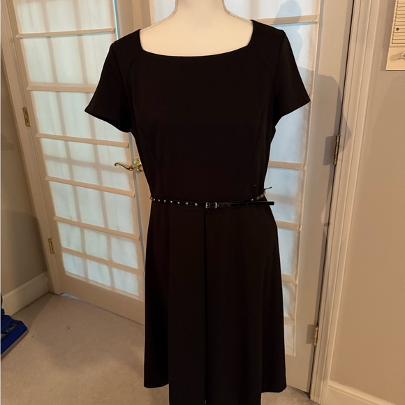 Elegant Black Dress with Belt - Picture 1 of 3
